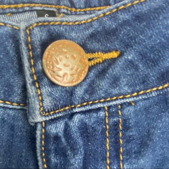 Cabi || Denim Jeans; Slim Boyfriend Style 5165; Size 6 - Picture 11 of 14